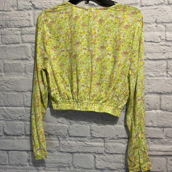 ✨3 for 20✨NWOT BP Crop Wrap Blouse Medium - Picture 6 of 6